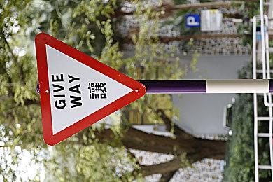 索尼农历新年宣传片 韩国女星金世正Cos蒂法